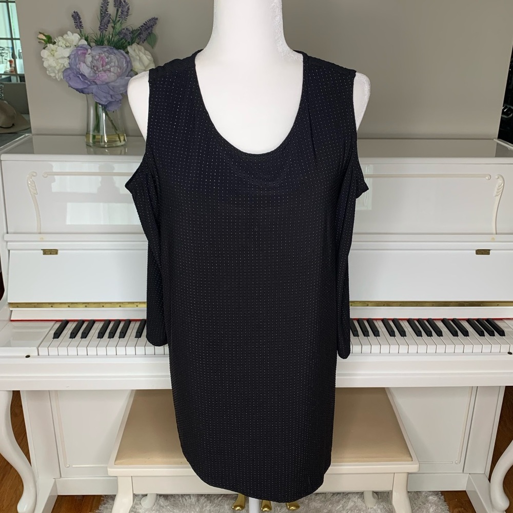 Plus dotted cold shoulder top - Picture 4 of 5